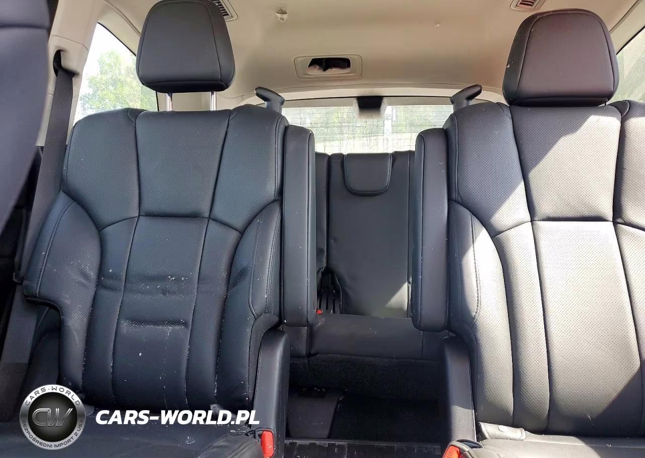 2025 Subaru Ascent Onyx Touring VIN:4S4WMAWD7S3409639 - 10