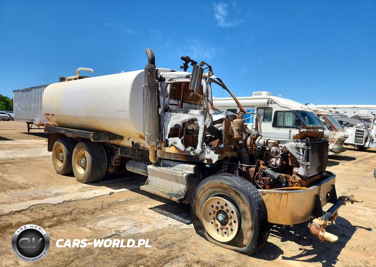 2015 Peterbilt 348 Tank Truck