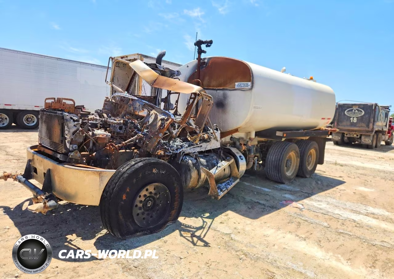 2015 Peterbilt 348 Tank Truck VIN:2NP3LJ9X5FM292162 - 2