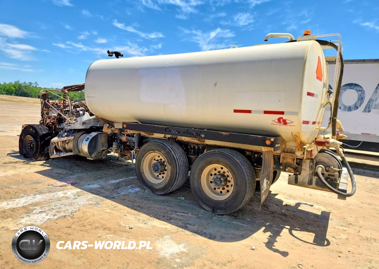 2015 Peterbilt 348 Tank Truck VIN:2NP3LJ9X5FM292162 - 3