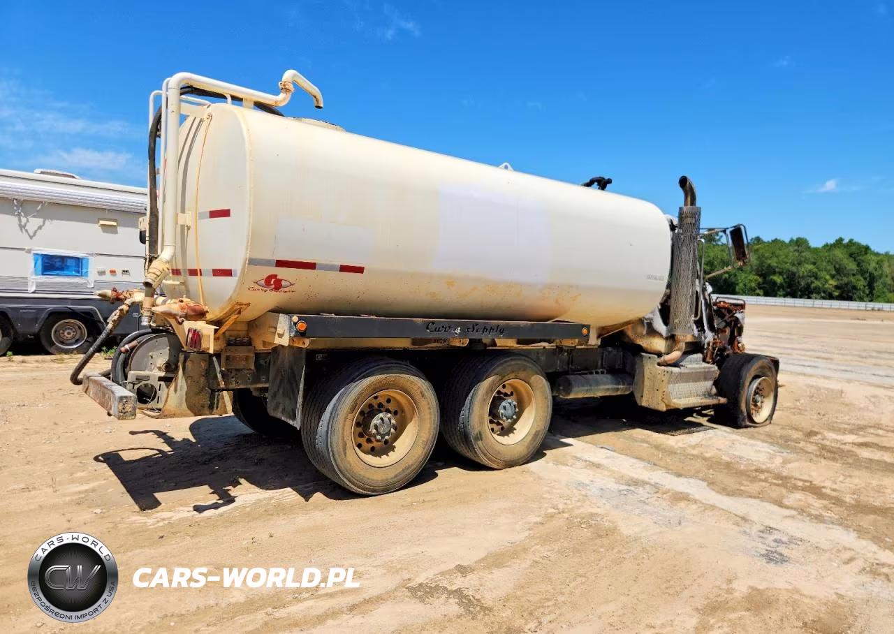 2015 Peterbilt 348 Tank Truck VIN:2NP3LJ9X5FM292162 - 4