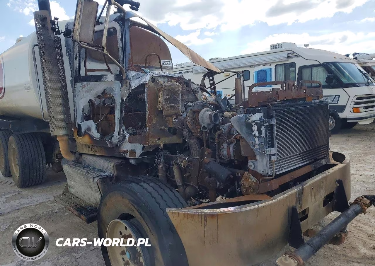2015 Peterbilt 348 Tank Truck VIN:2NP3LJ9X5FM292162 - 9