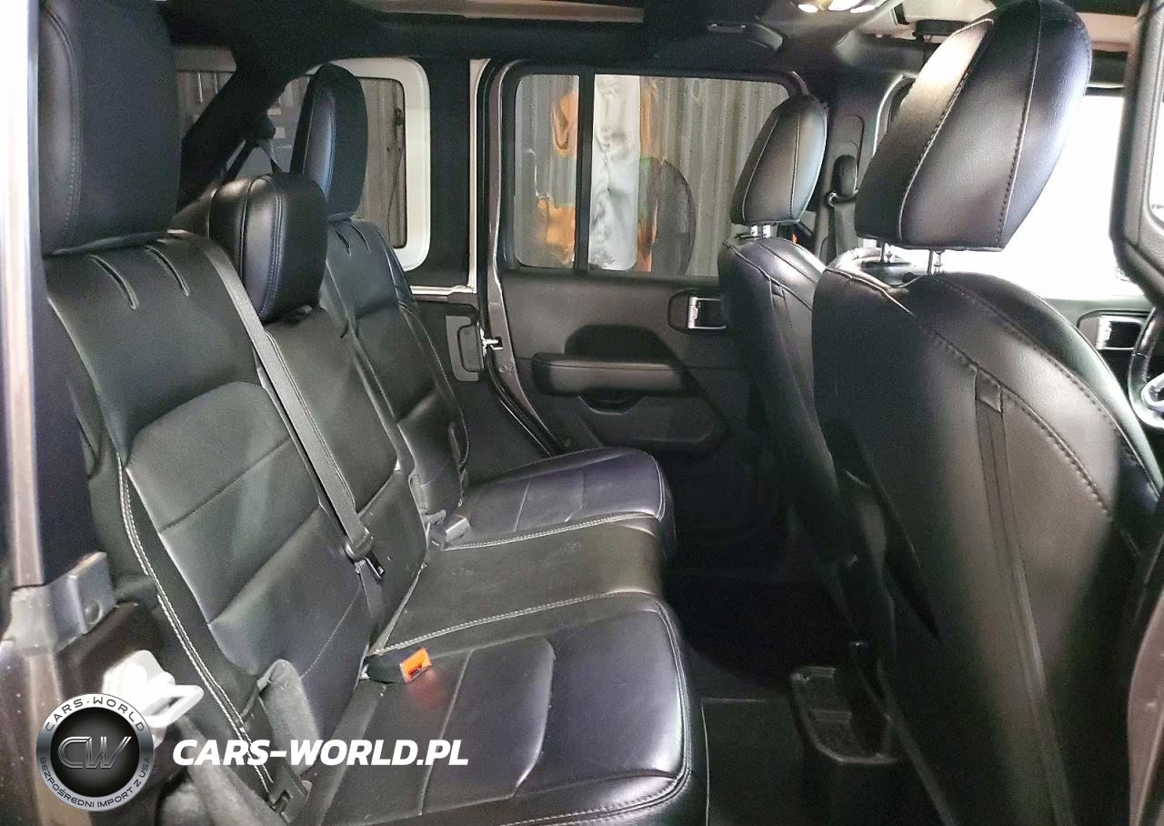 2020 Jeep Wrangler Unlimited Sahara VIN:1C4HJXEN4LW223074 - 10