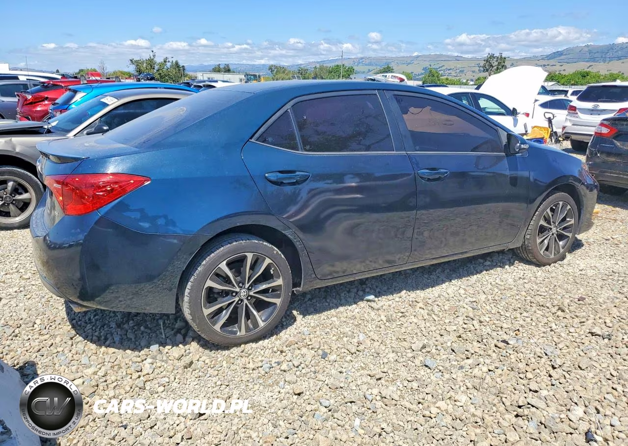 2018 Toyota Corolla Se VIN:5YFBURHE7JP826854 - 3