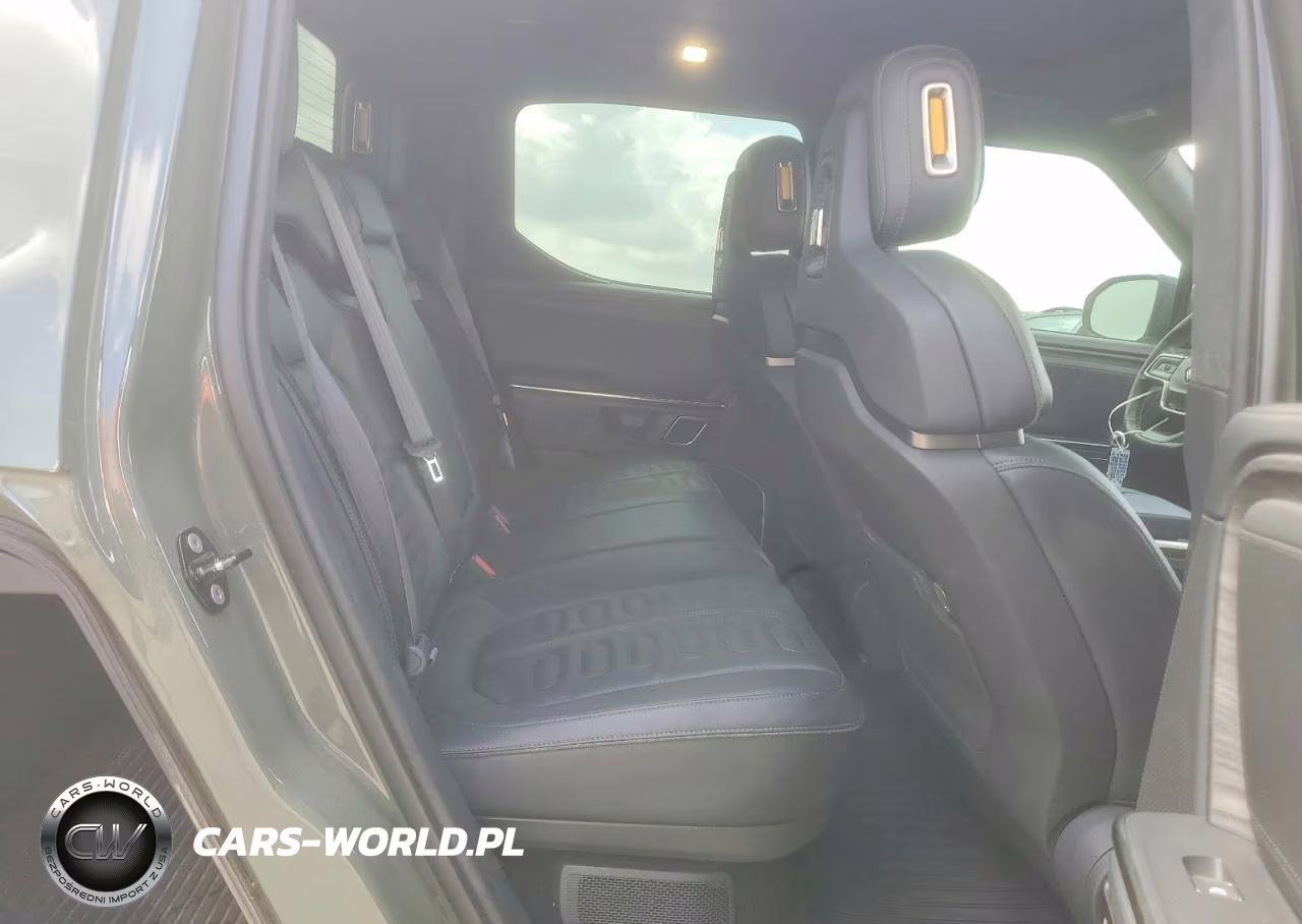 2022 Rivian R1T Launch Edition VIN:7FCTGAAL9NN011722 - 10