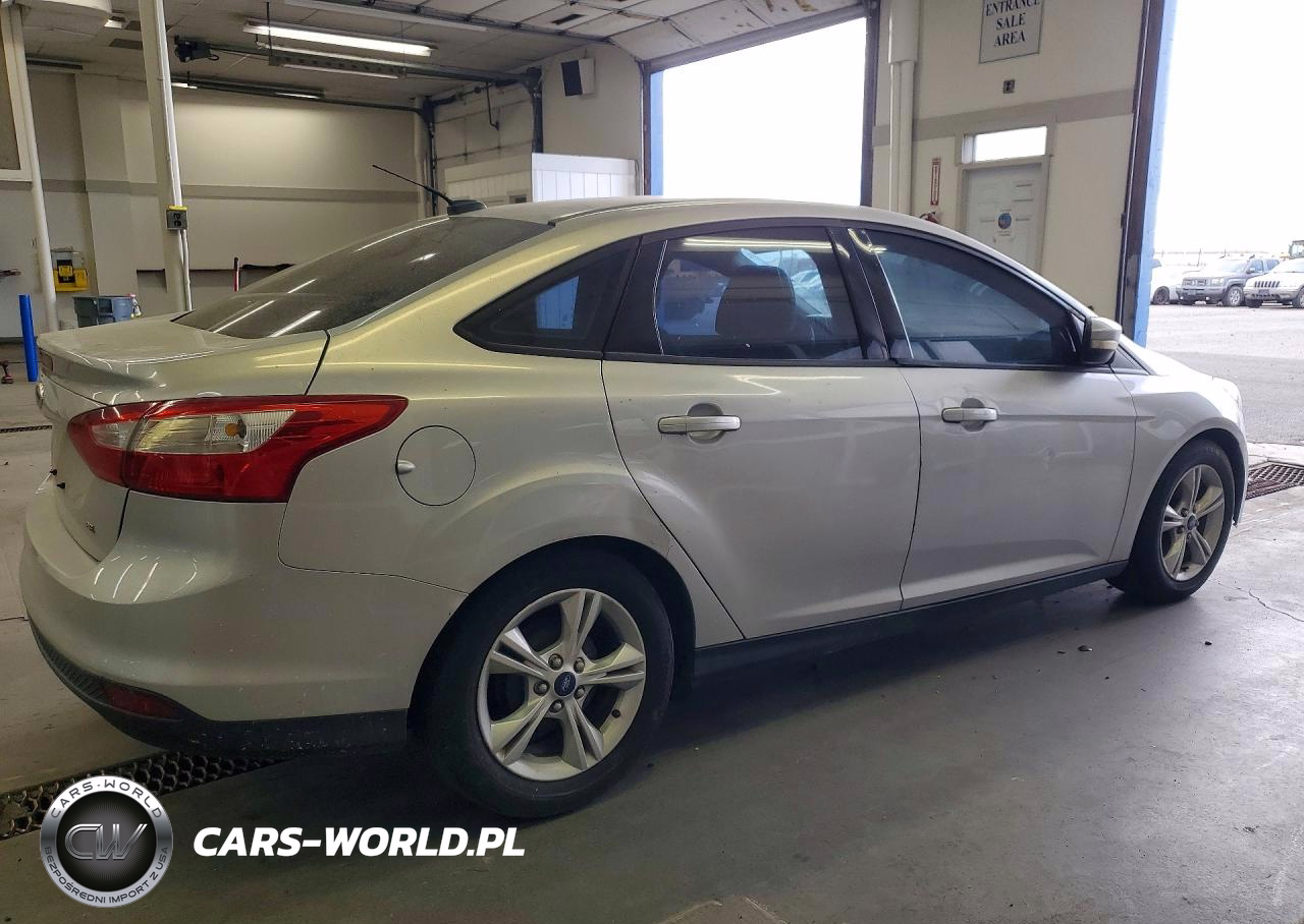 2014 Ford Focus Se VIN:1FADP3F2XEL132542 - 3
