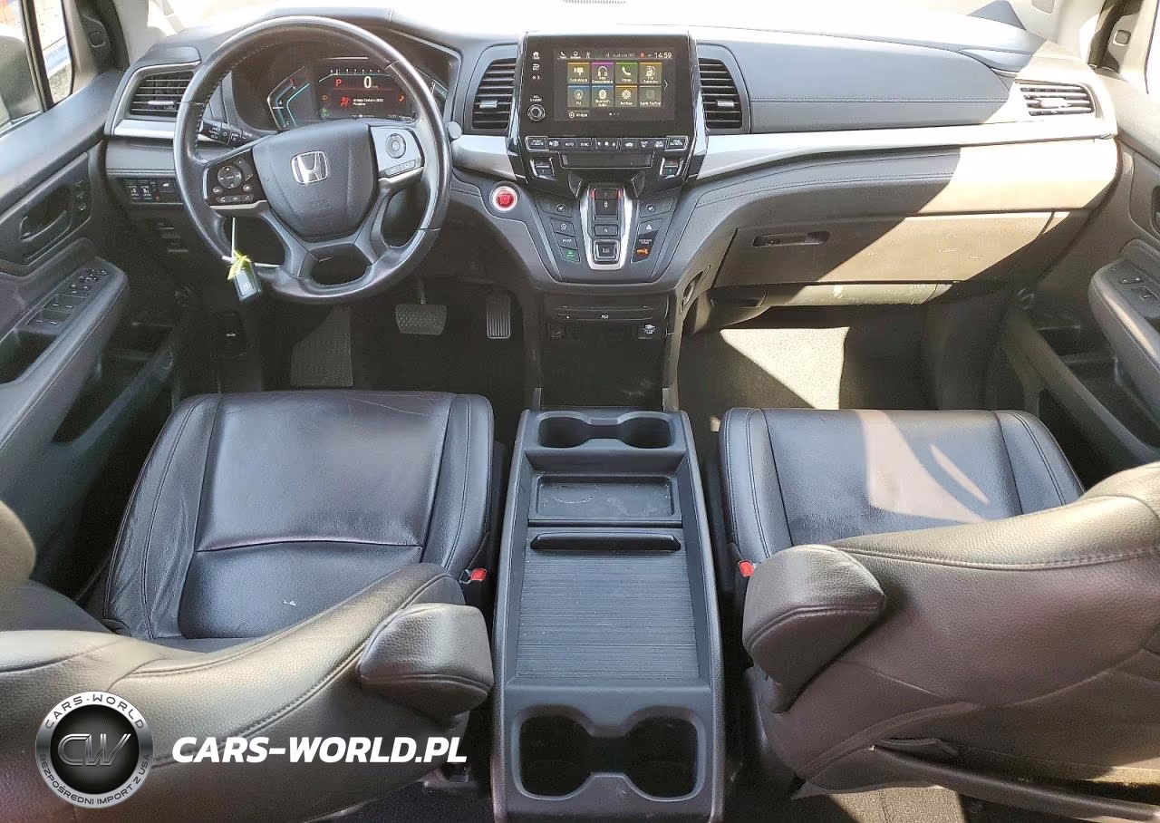 2018 Honda Odyssey Touring VIN:5FNRL6H84JB028074 - 8