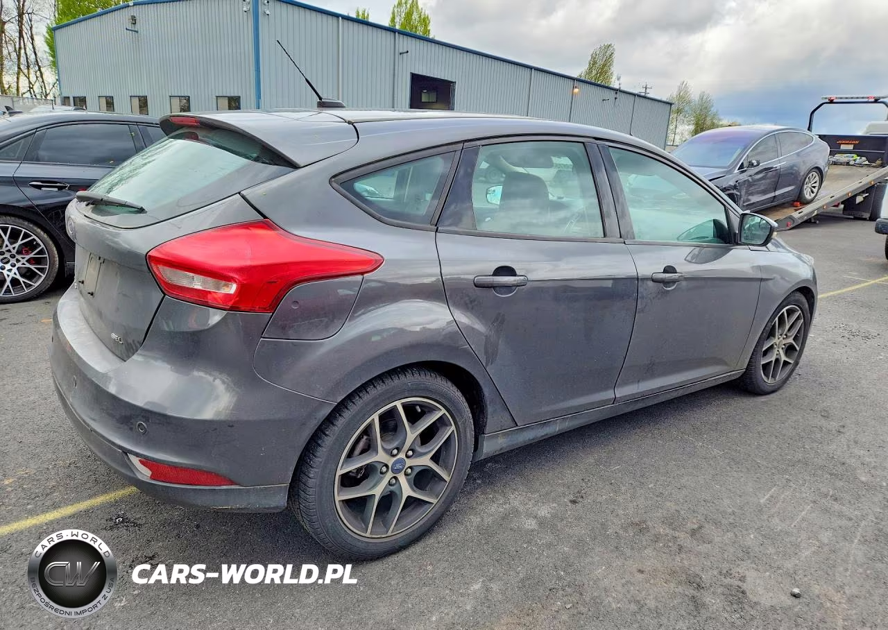 2018 Ford Focus Sel VIN:1FADP3M23JL261946 - 3