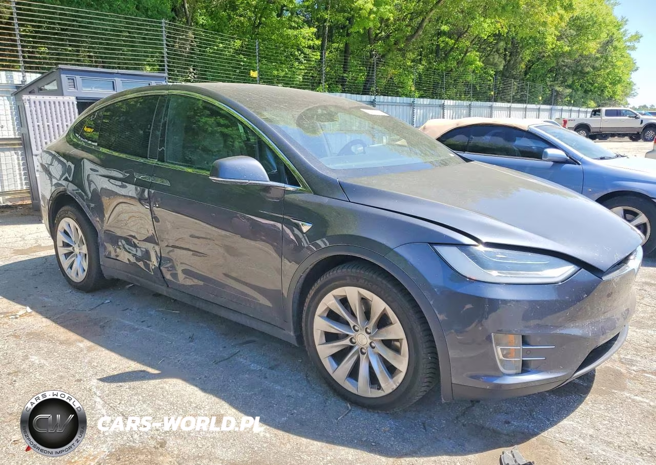 2017 Tesla Model X VIN:5YJXCDE23HF052212 - 4