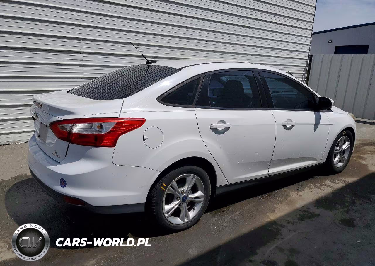 2014 Ford Focus Se VIN:1FADP3F2XEL167811 - 3