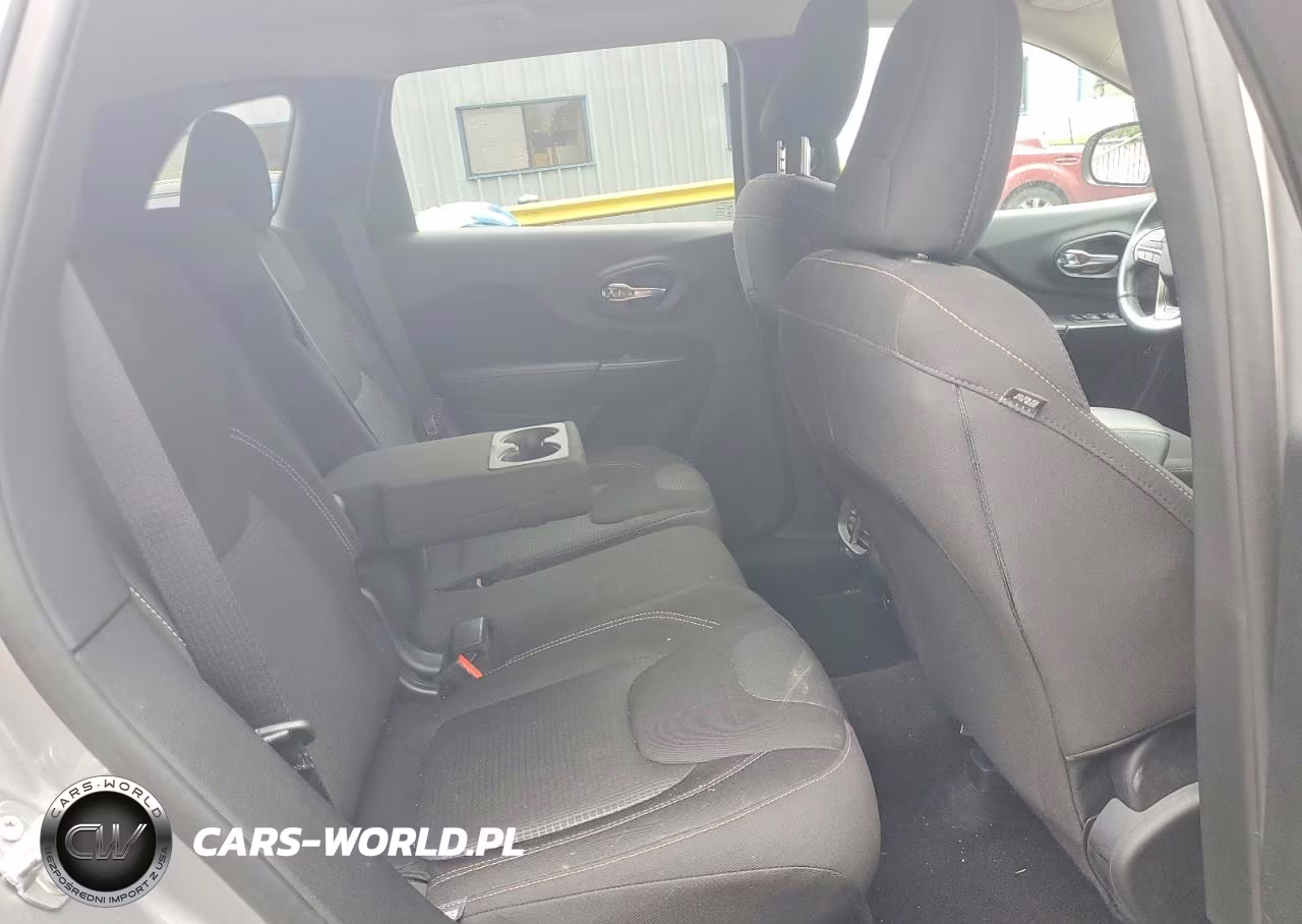 2017 Jeep Cherokee Latitude VIN:1C4PJMCS6HW525542 - 10