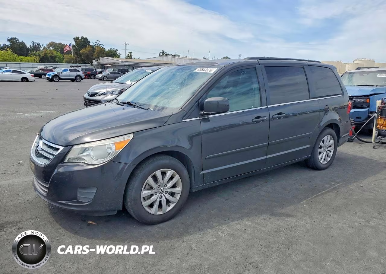 2012 Volkswagen Routan Se