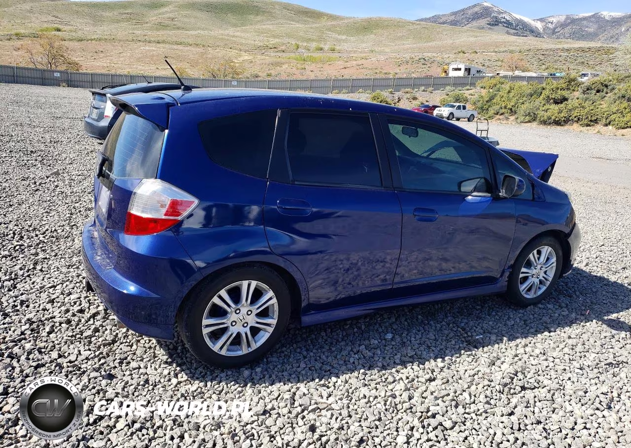 2011 Honda Fit Sport VIN:JHMGE8H66BC022558 - 3