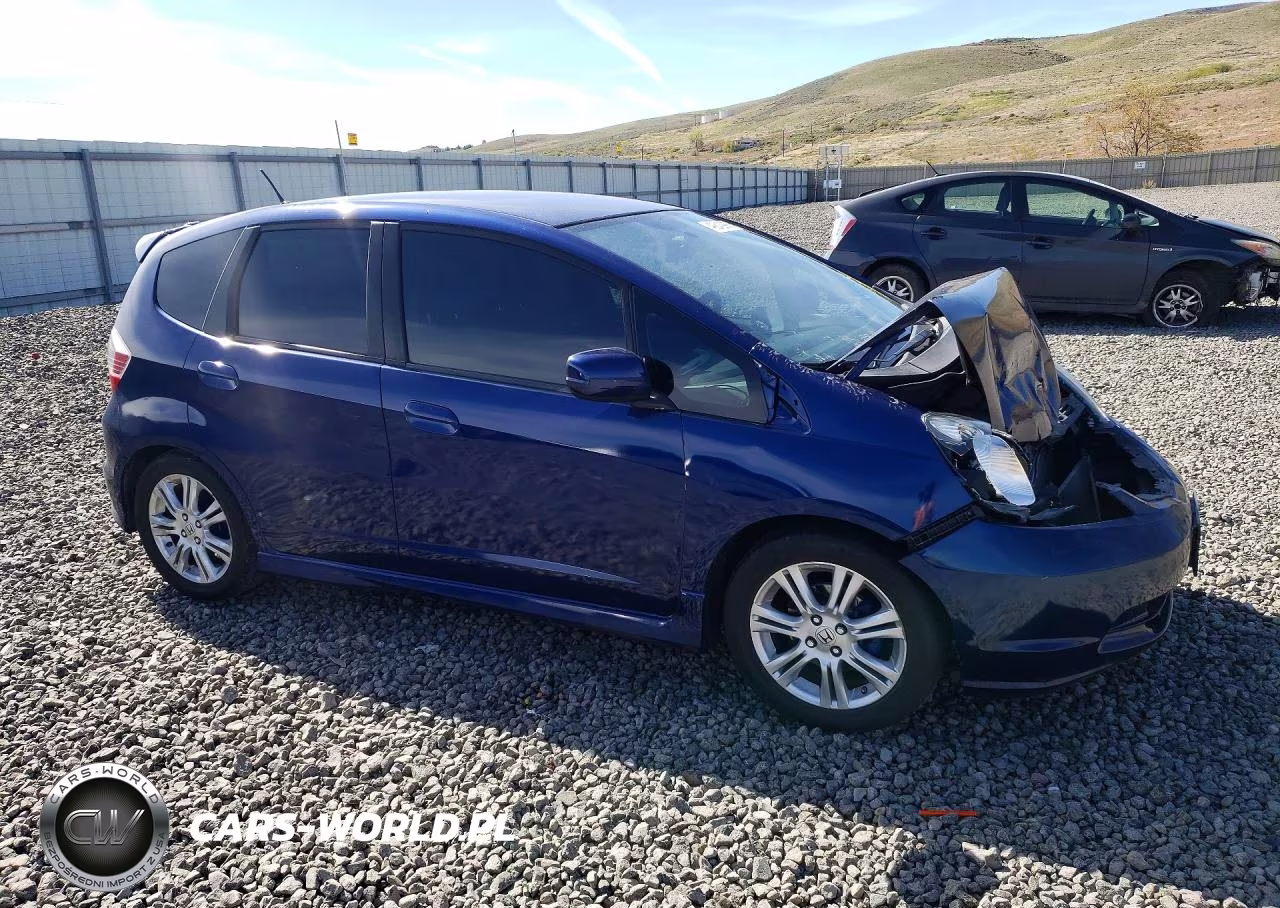 2011 Honda Fit Sport VIN:JHMGE8H66BC022558 - 4