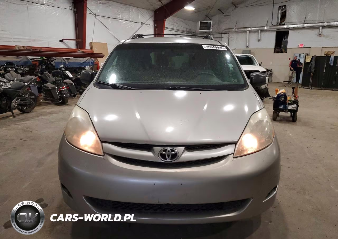 2010 Toyota Sienna Le 7-Passenger VIN:5TDKK4CC8AS316857 - 5