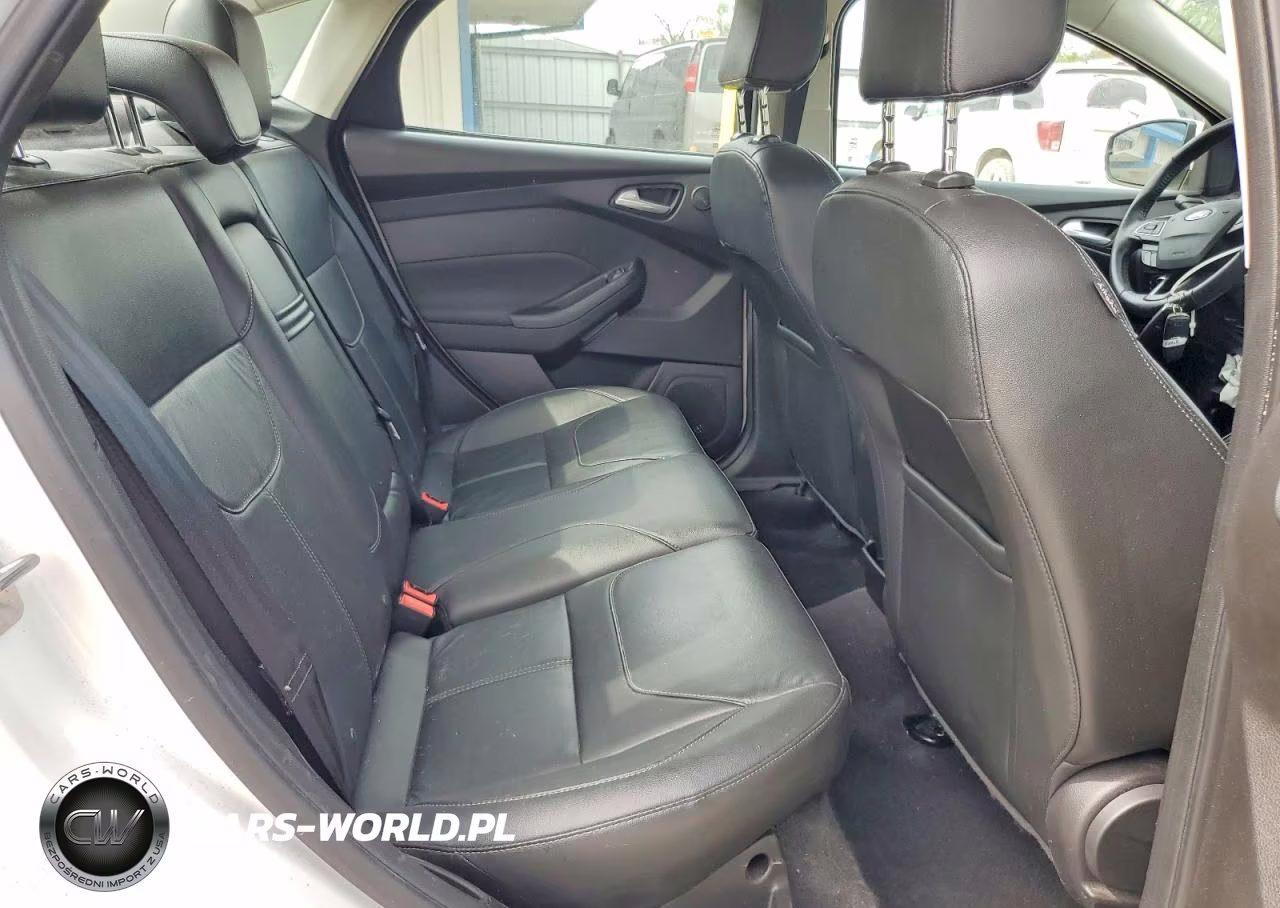 2016 Ford Focus Titanium VIN:1FADP3J22GL378298 - 10