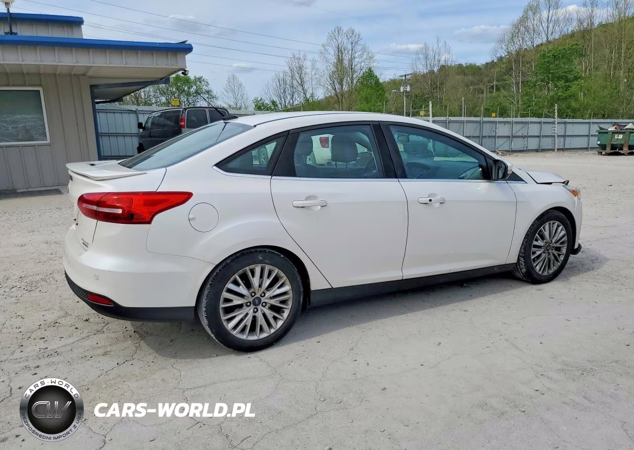 2016 Ford Focus Titanium VIN:1FADP3J22GL378298 - 3