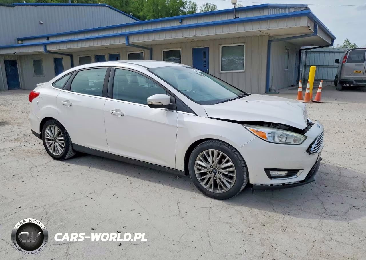 2016 Ford Focus Titanium VIN:1FADP3J22GL378298 - 4