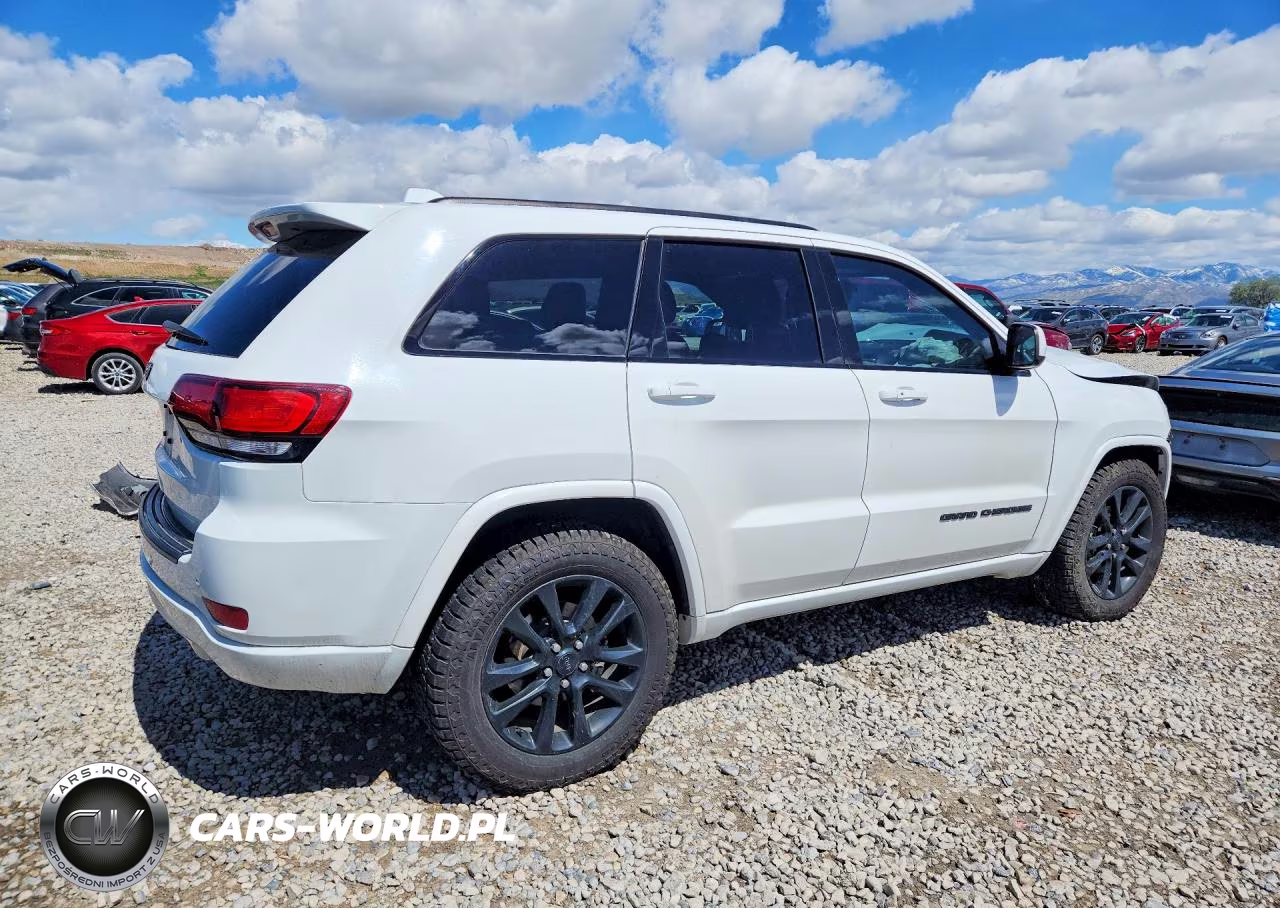 2019 Jeep Grand Cherokee Laredo VIN:1C4RJFAG5KC554235 - 3