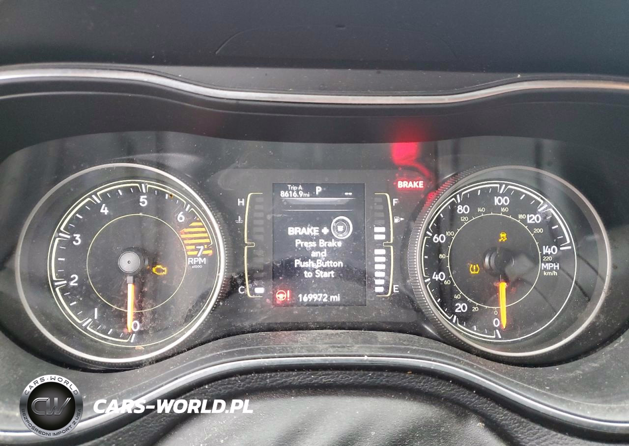 2019 Jeep Cherokee Latitude Plus VIN:1C4PJLLB2KD420025 - 9