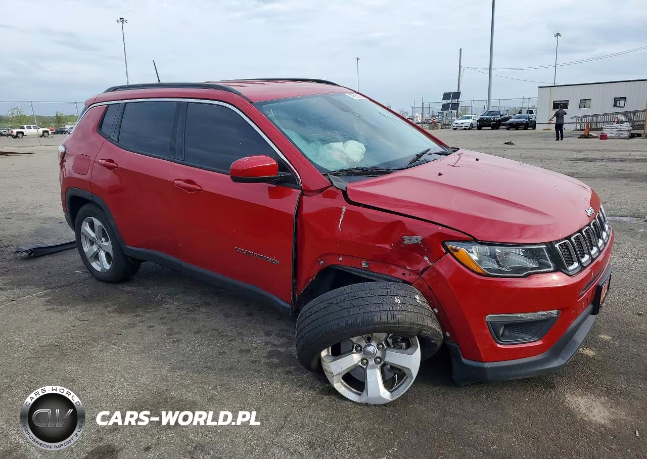 2018 Jeep Compass Latitude VIN:3C4NJDBB3JT154988 - 4