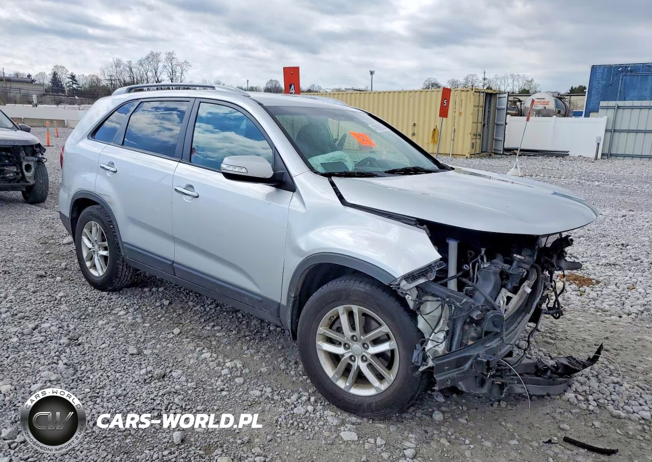 2014 Kia Sorento Lx VIN:5XYKT4A68EG521933 - 4