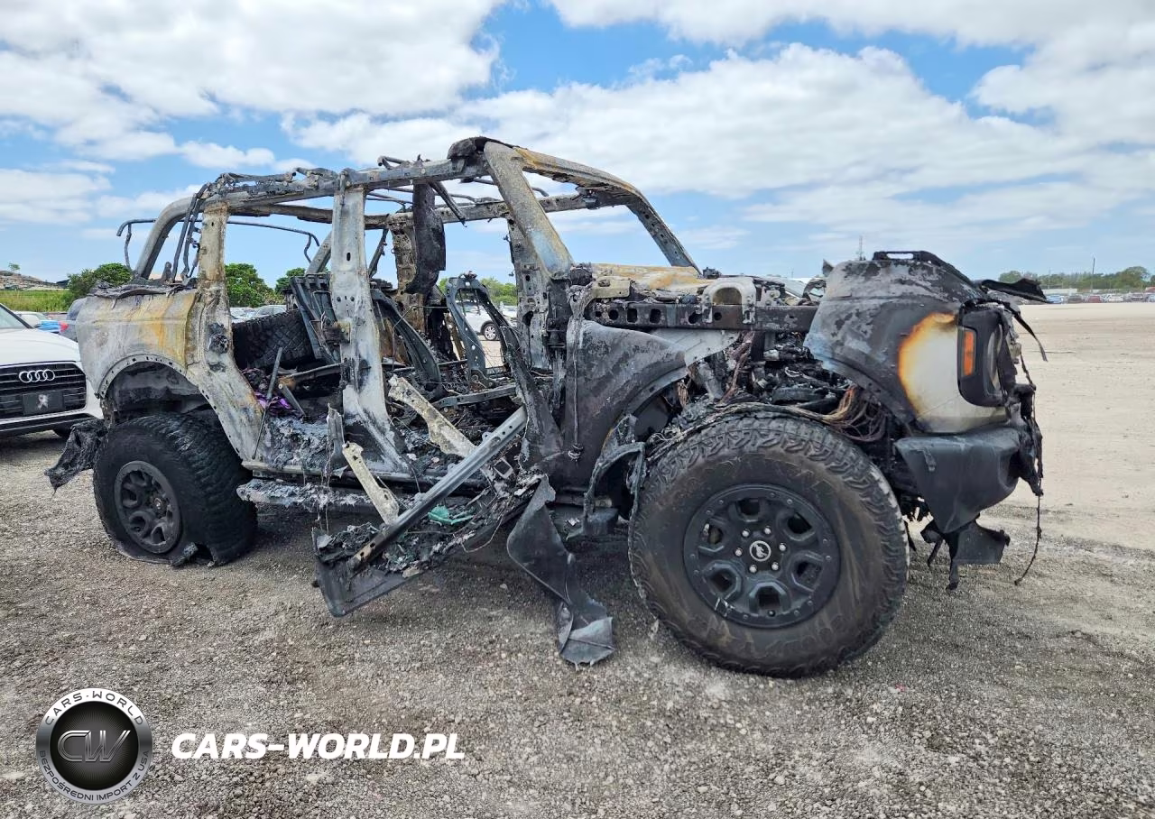 2022 Ford Bronco Base VIN:1FMEE5DP5NLB39148 - 4