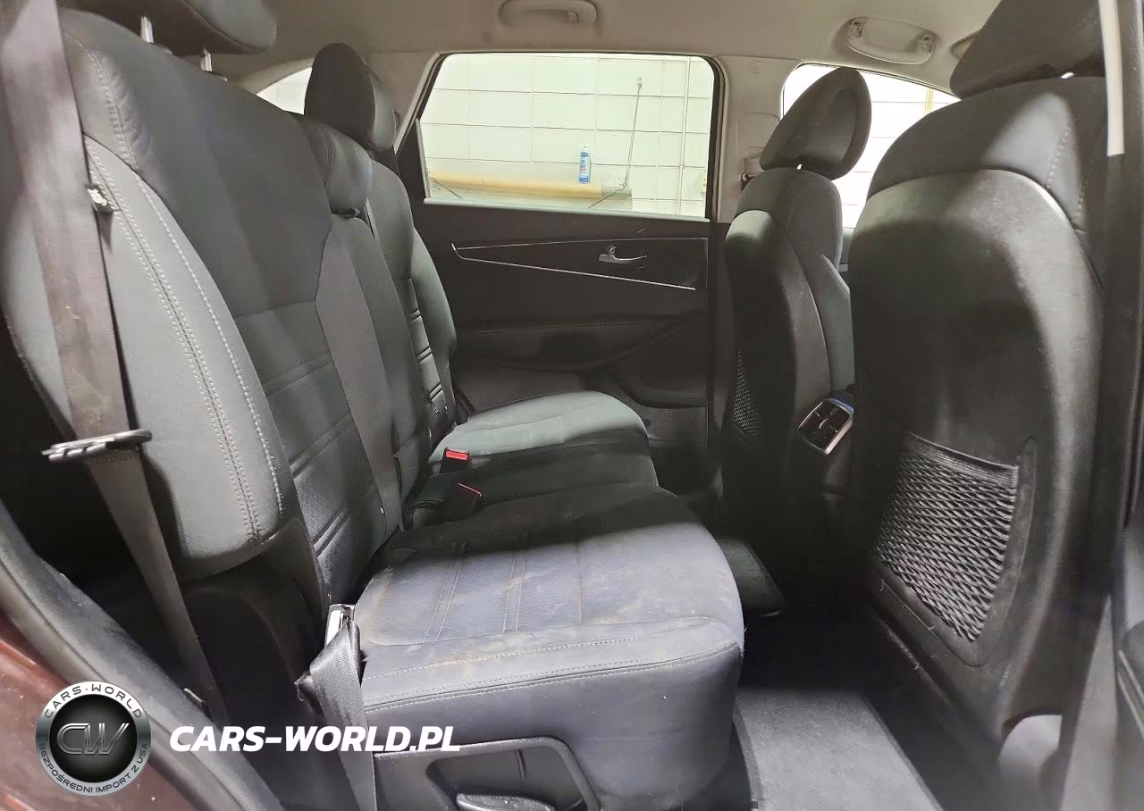 2016 Kia Sorento VIN:5XYPGDA59GG061430 - 11