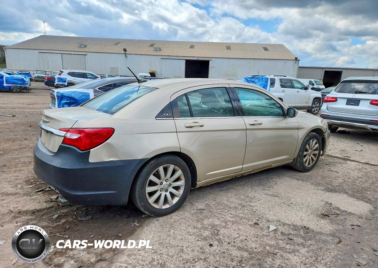 2014 Chrysler 200 Touring VIN:1C3CCBBG7EN114134 - 3