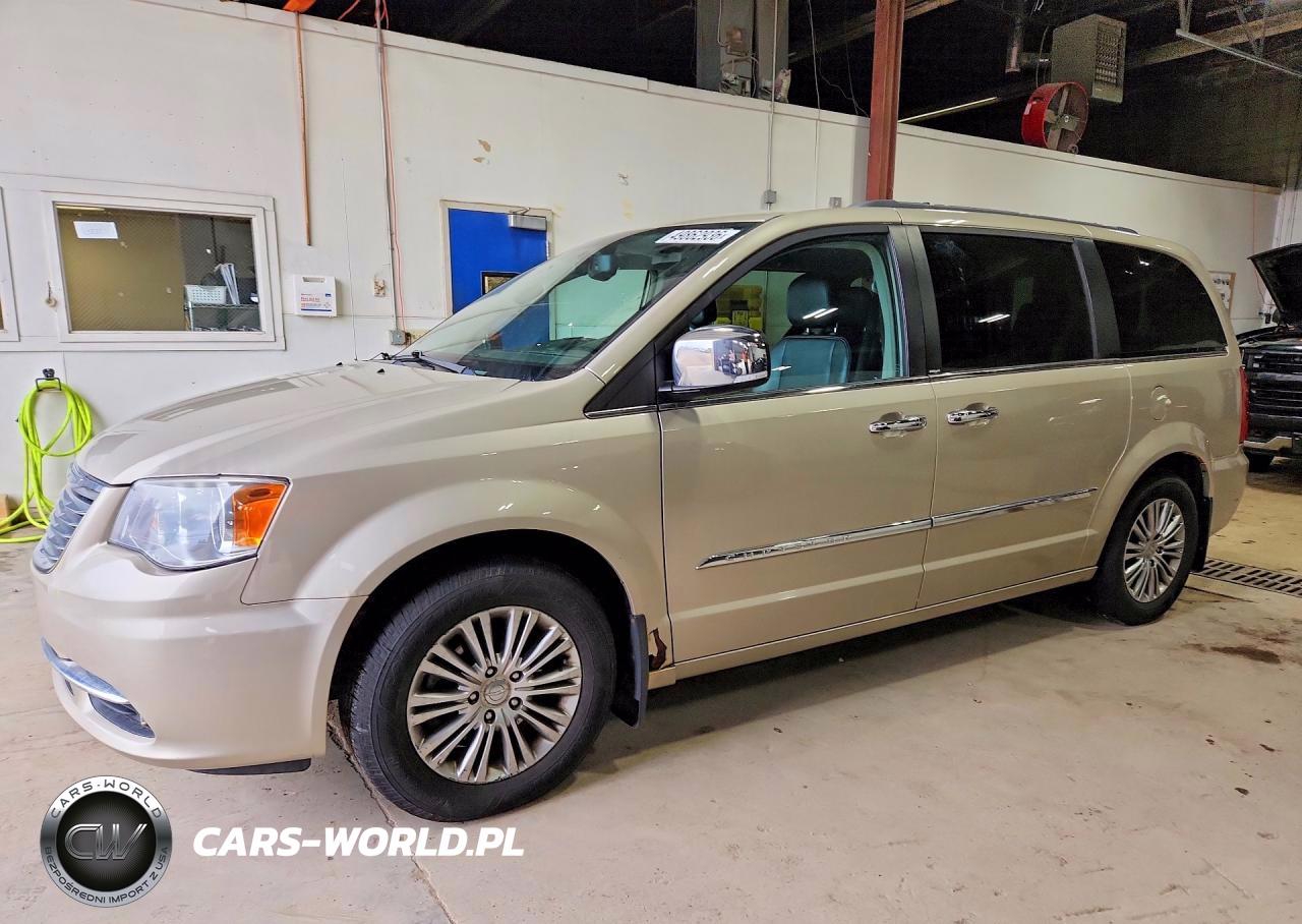 2013 Chrysler Town & Country Touring L