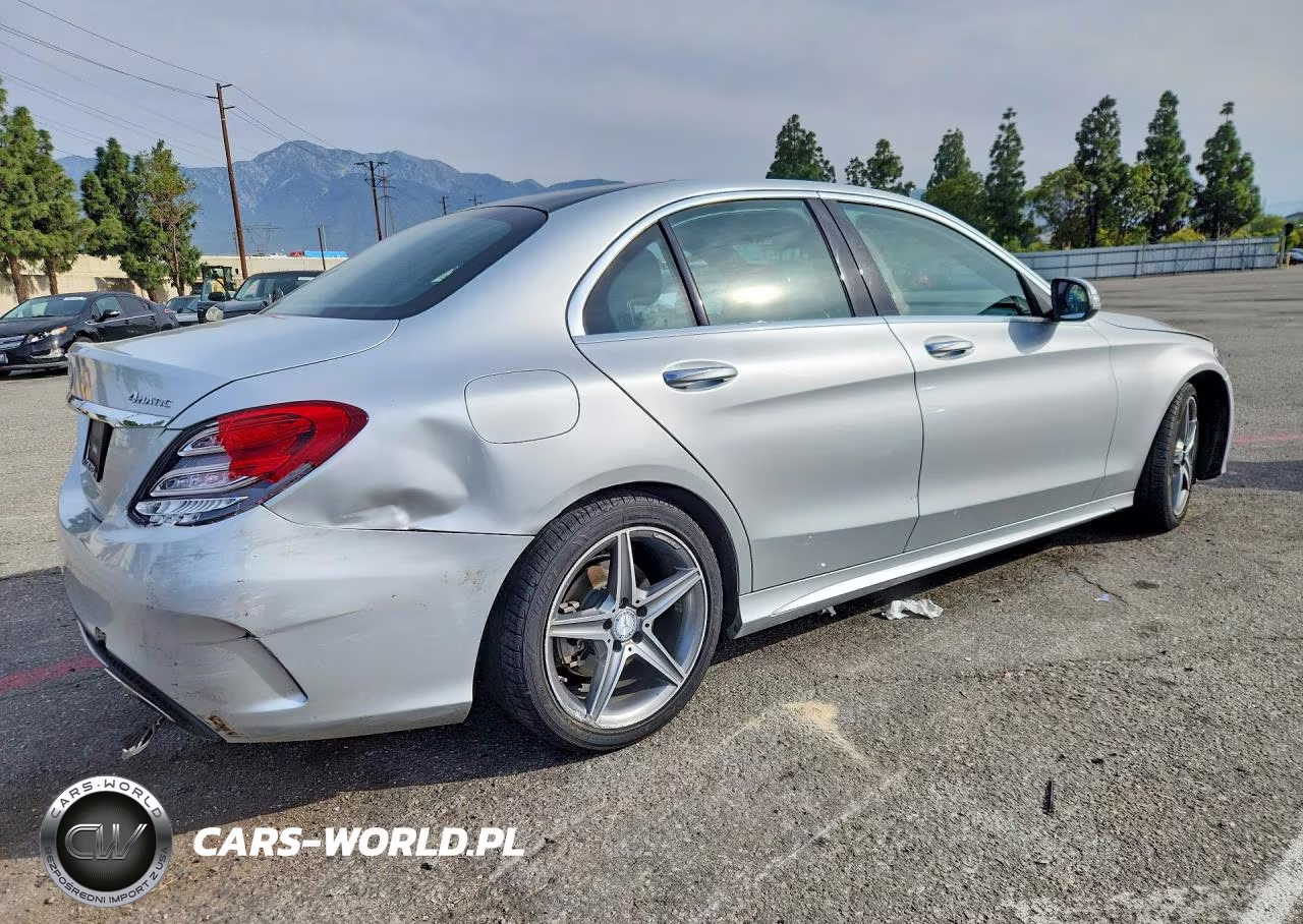 2015 Mercedes-Benz C 300 4Matic VIN:55SWF4KBXFU011689 - 3