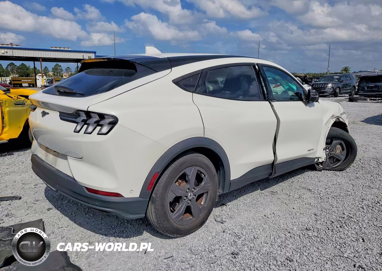 2022 Ford Mustang Mach-E Select VIN:3FMTK1RM3NMA58476 - 3