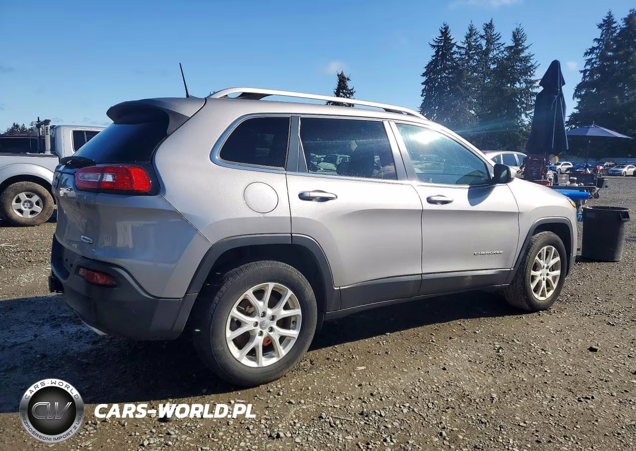 2018 Jeep Cherokee Latitude Plus VIN:1C4PJMLX5JD602172 - 3