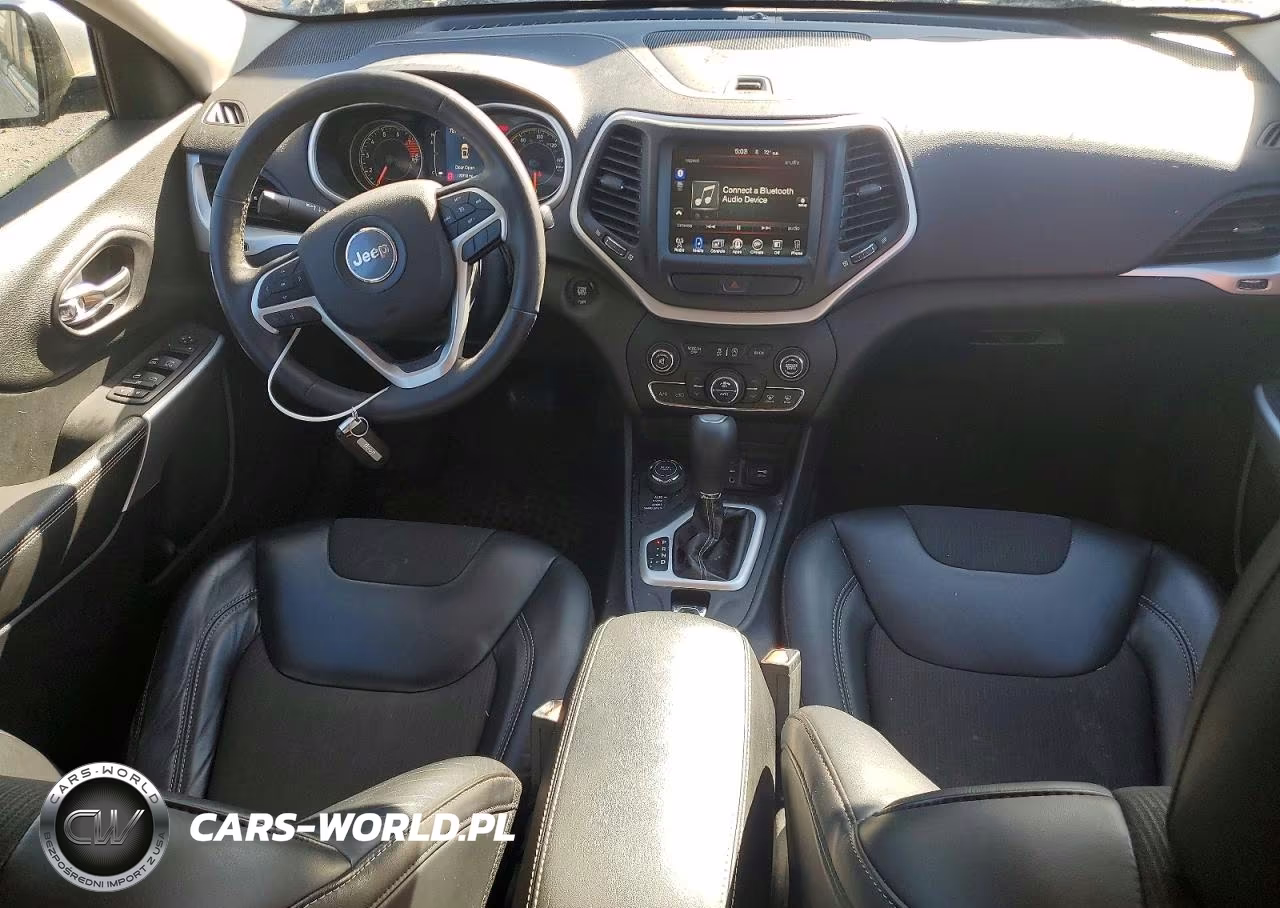 2018 Jeep Cherokee Latitude Plus VIN:1C4PJMLX5JD602172 - 8