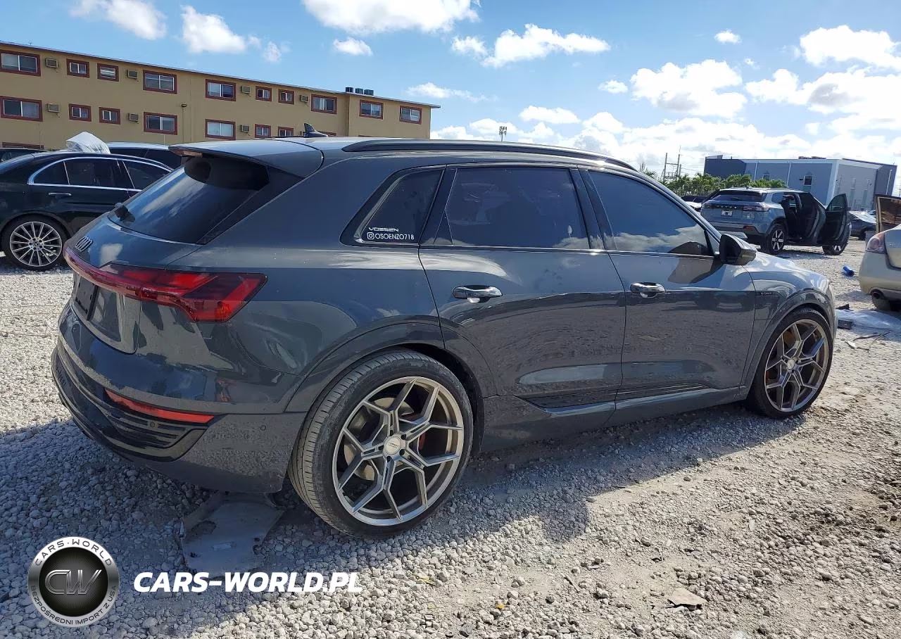 2024 Audi Q8 E-Tron Premium Plus VIN:WA15AAGE0RB061161 - 3
