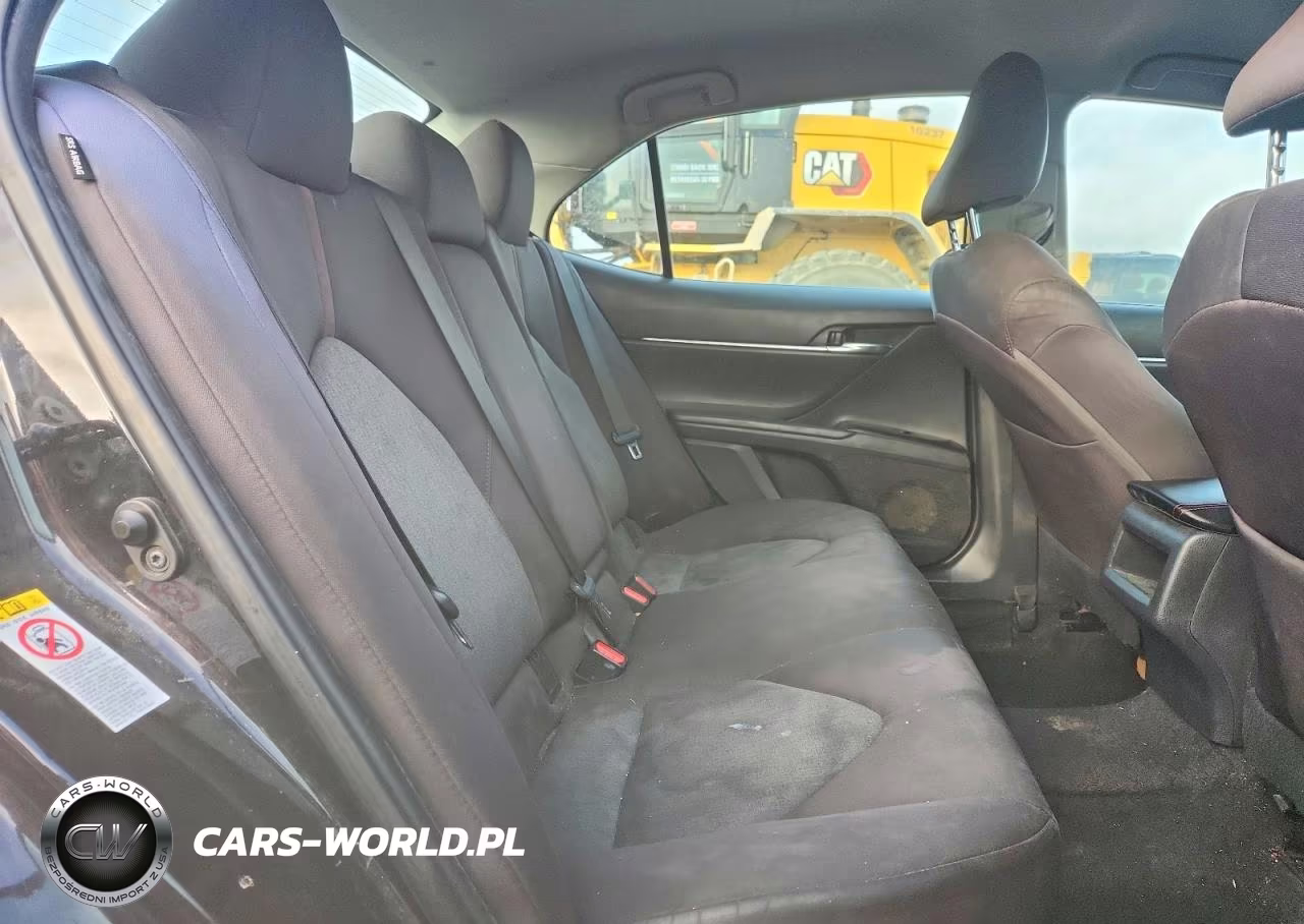 2018 Toyota Camry Le VIN:4T1B11HK2JU030091 - 10