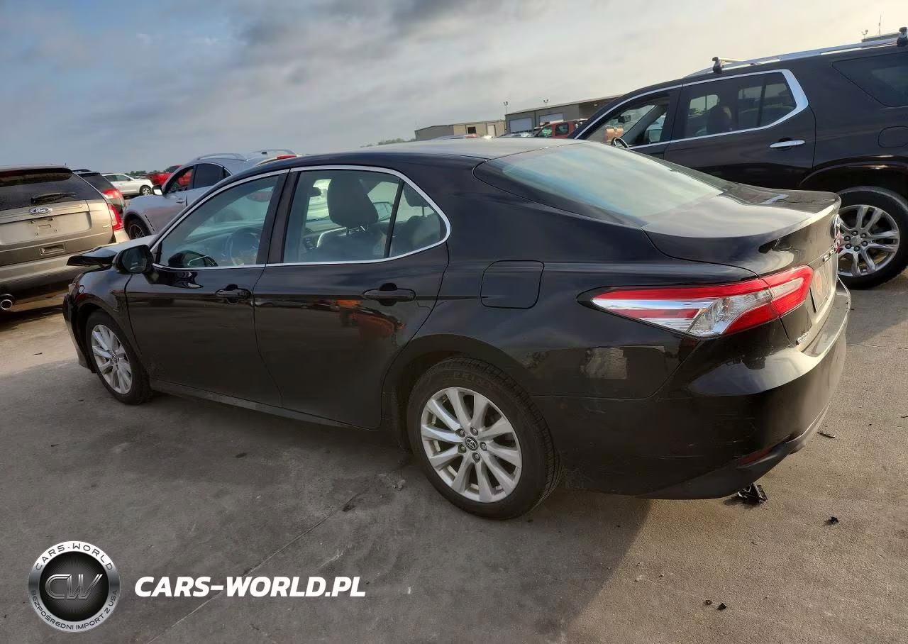 2018 Toyota Camry Le VIN:4T1B11HK2JU030091 - 2