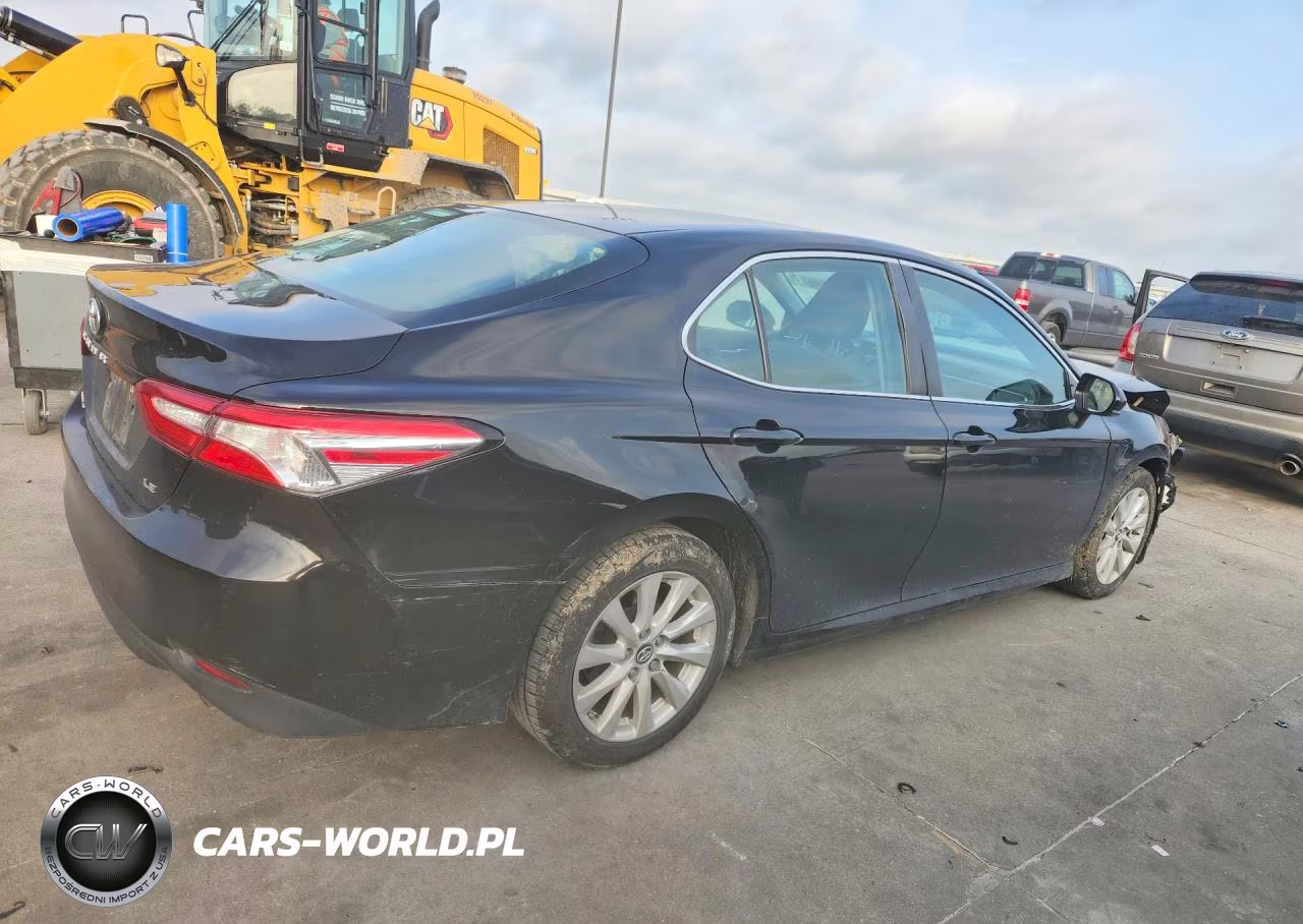 2018 Toyota Camry Le VIN:4T1B11HK2JU030091 - 3