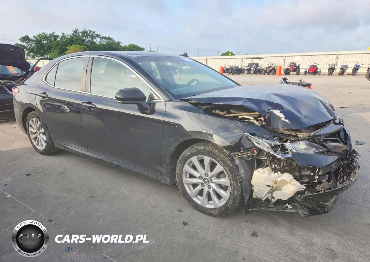 2018 Toyota Camry Le VIN:4T1B11HK2JU030091 - 4
