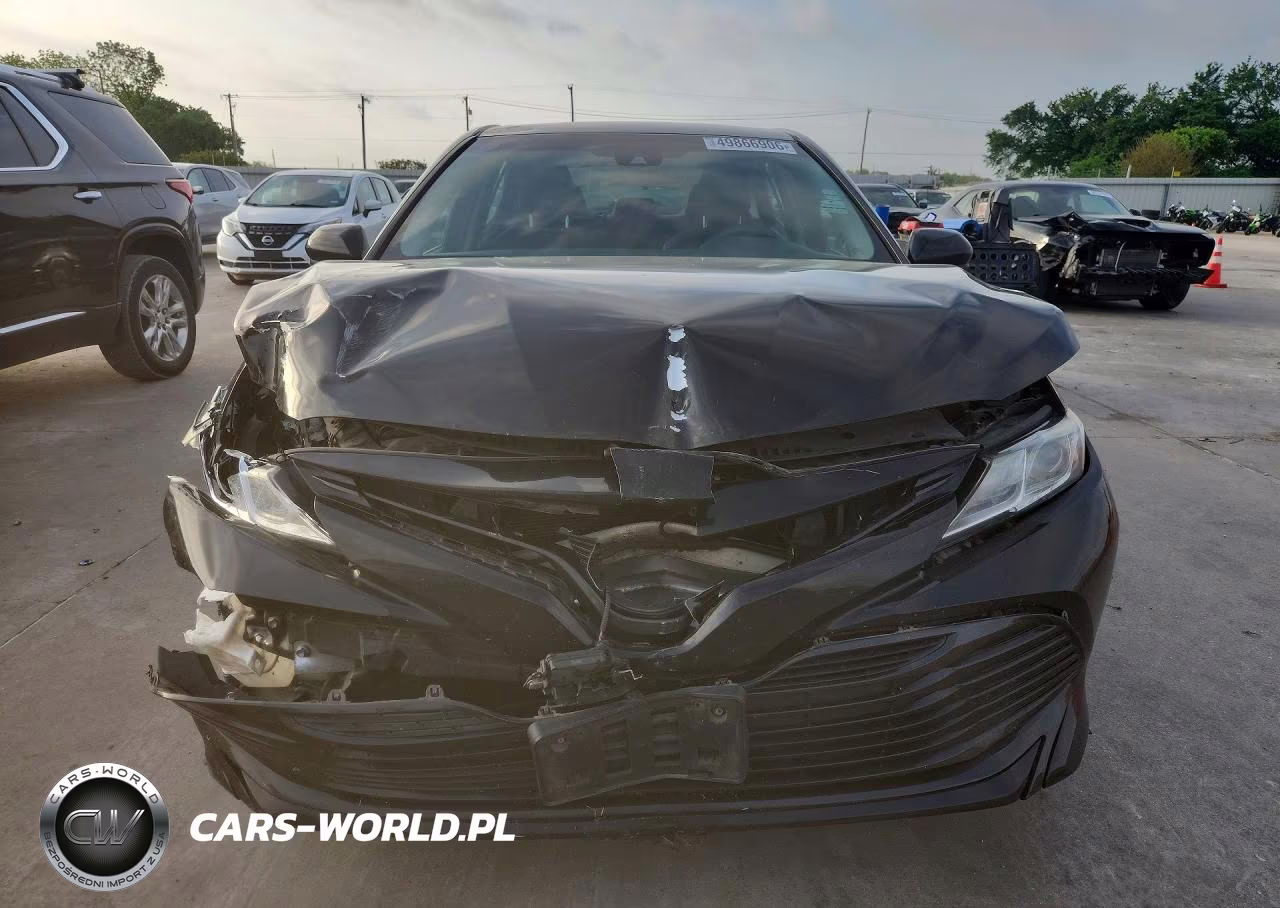 2018 Toyota Camry Le VIN:4T1B11HK2JU030091 - 5