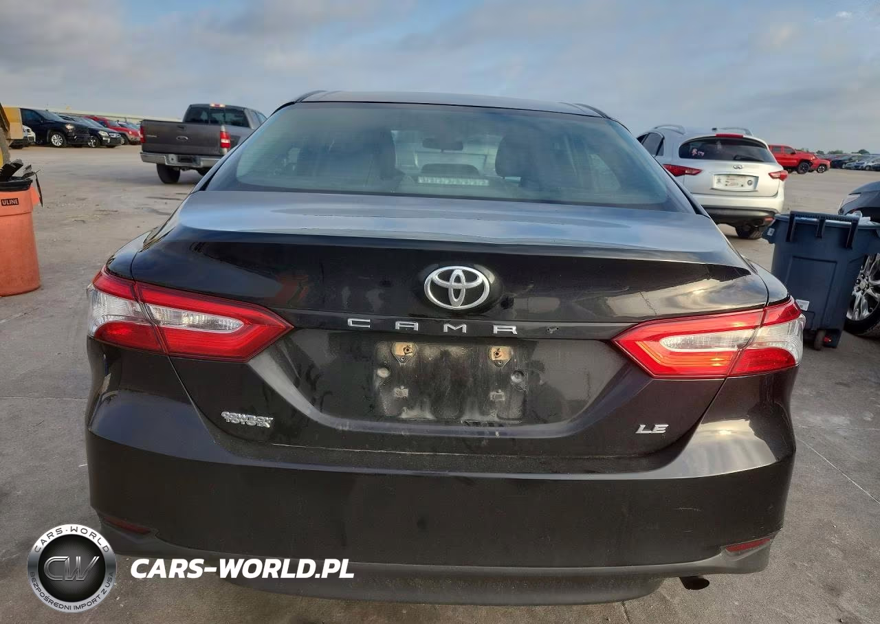 2018 Toyota Camry Le VIN:4T1B11HK2JU030091 - 6