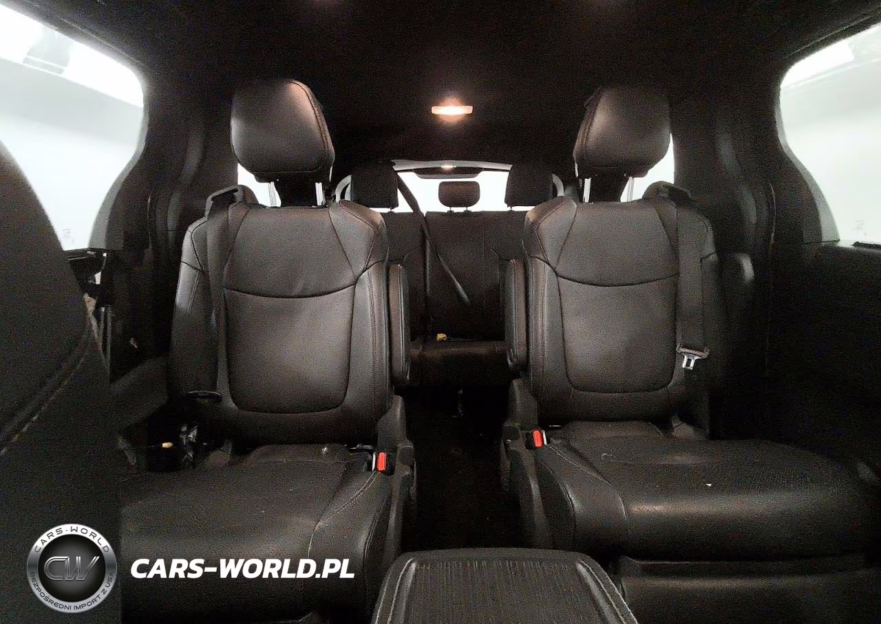 2025 Toyota Sienna Platinum 7-Passenger VIN:5TDERKEC8SS280731 - 10