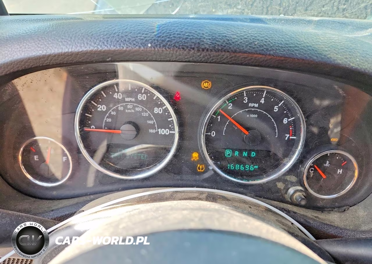2014 Jeep Wrangler Unlimited Sahara VIN:1C4BJWEG9EL321555 - 9