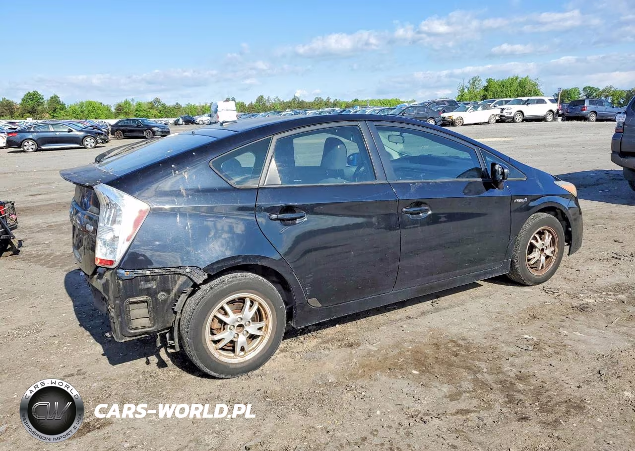 2011 Toyota Prius Two VIN:JTDKN3DU8B1369811 - 3