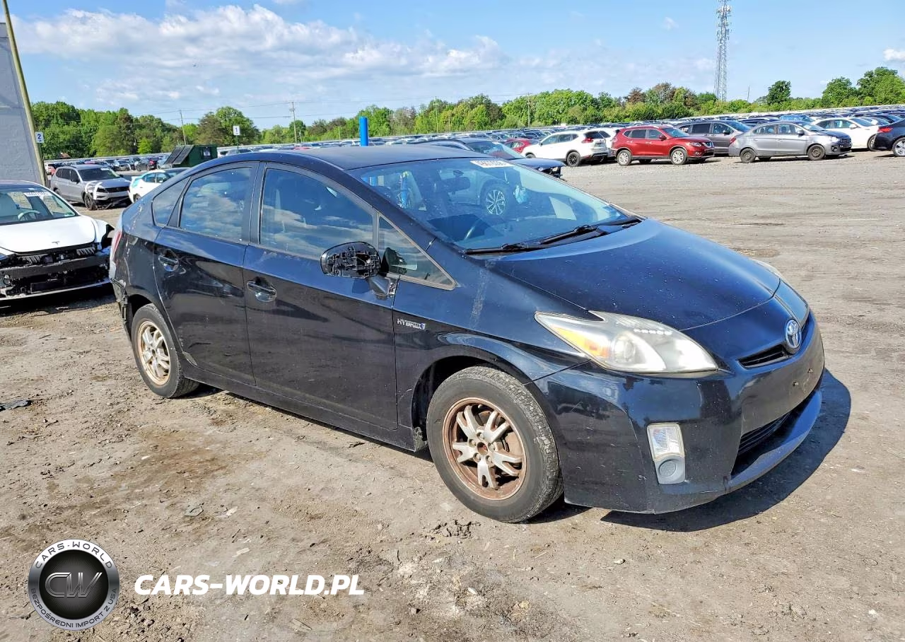 2011 Toyota Prius Two VIN:JTDKN3DU8B1369811 - 4