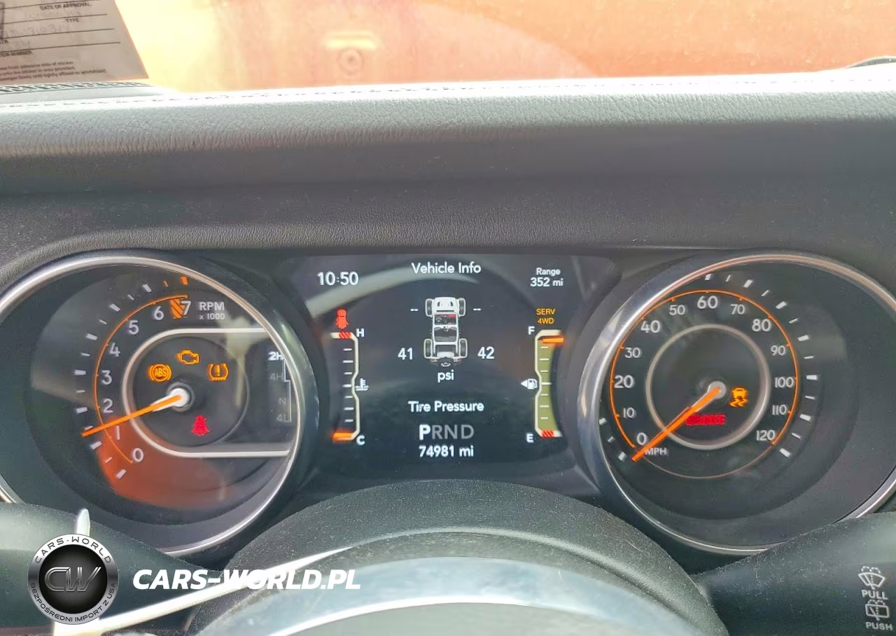 2018 Jeep Wrangler Unlimited Sahara VIN:1C4HJXEG7JW312314 - 9
