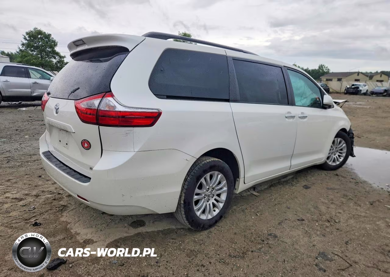 2017 Toyota Sienna Xle 8-Passenger VIN:5TDYZ3DC3HS885284 - 3