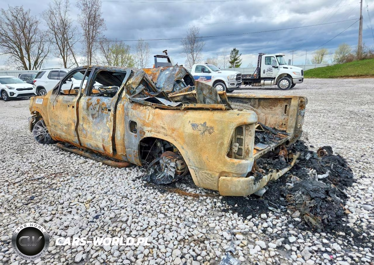 2020 Ram 1500 Laramie VIN:1C6SRFJT1LN207473 - 2