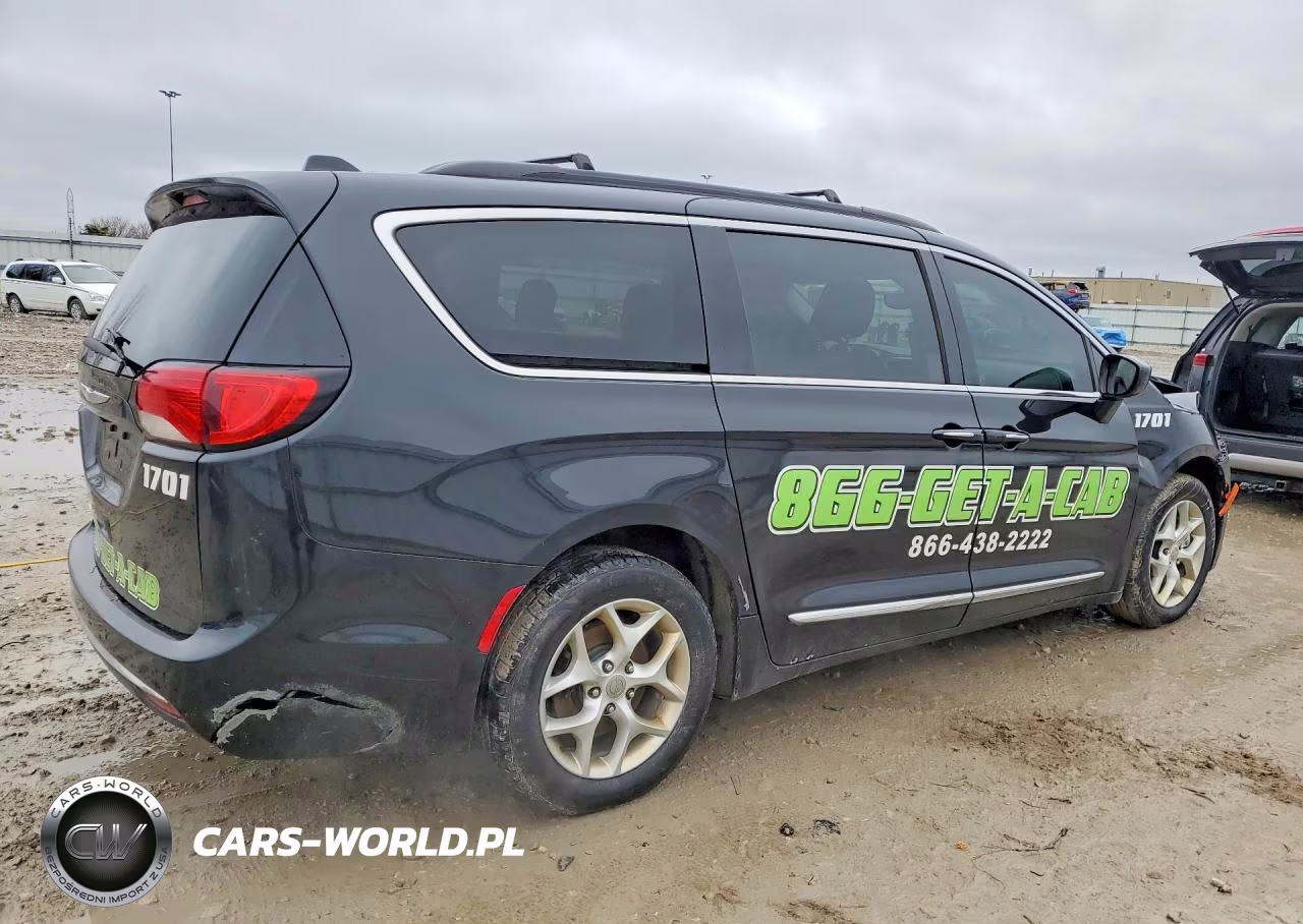 2017 Chrysler Pacifica VIN:2C4RC1BGXHR579420 - 3
