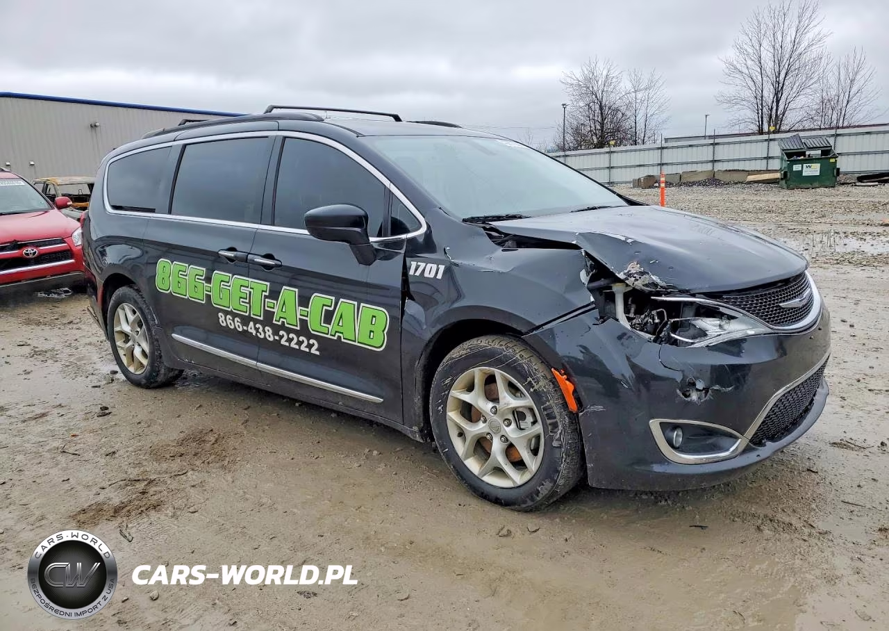 2017 Chrysler Pacifica VIN:2C4RC1BGXHR579420 - 4